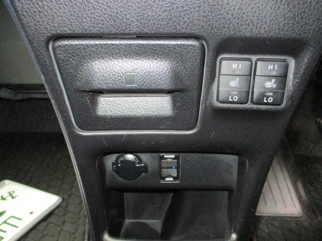 Toyota VOXY HYBRID 2015-01 3965-6