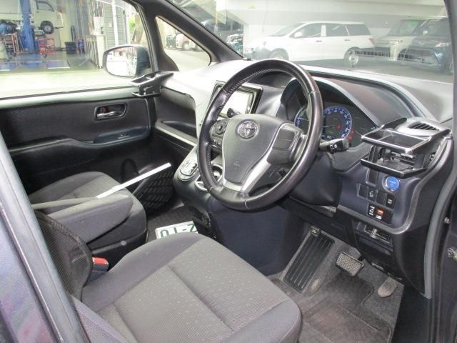 Toyota VOXY HYBRID 2015-01 3965-1
