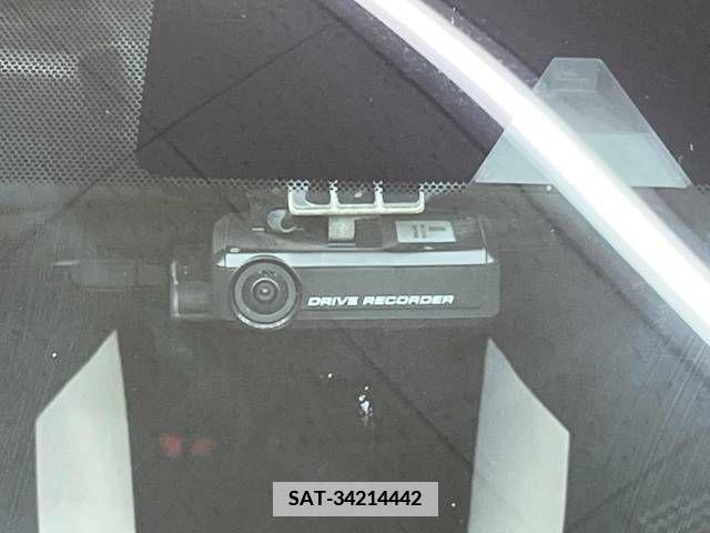 Nissan NOTE 2016-11 365496-4