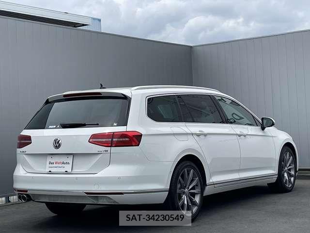 VolksWagen PASSAT VARIANT 2019-08 377090-4