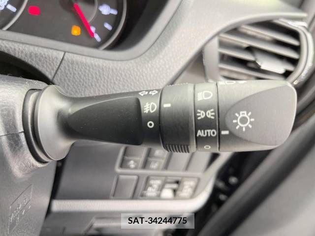 Toyota VOXY 2018-10 321594-10