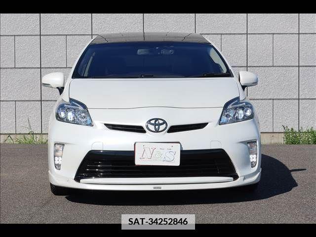 Toyota PRIUS 2014-07 366688-1