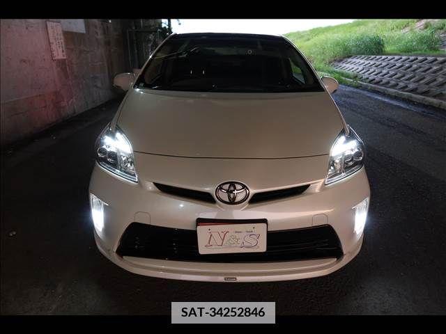 Toyota PRIUS 2014-07 366688-11