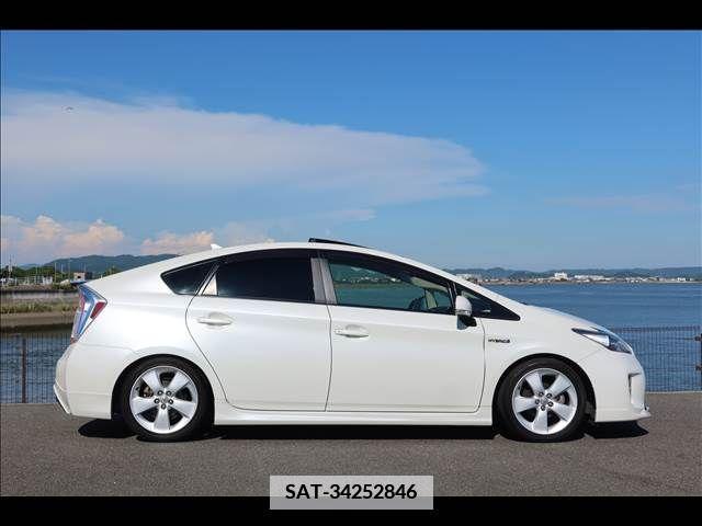 Toyota PRIUS 2014-07 366688-6