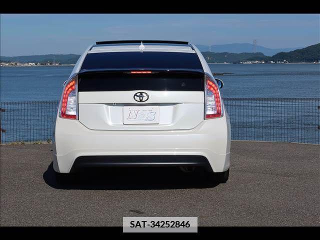 Toyota PRIUS 2014-07 366688-4