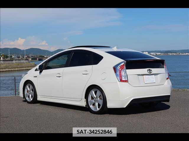 Toyota PRIUS 2014-07 366688-3