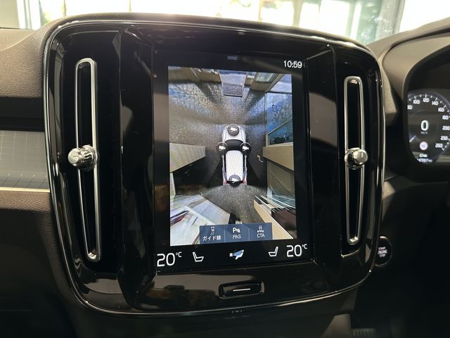 Volvo XC40 2021-06 16271-3