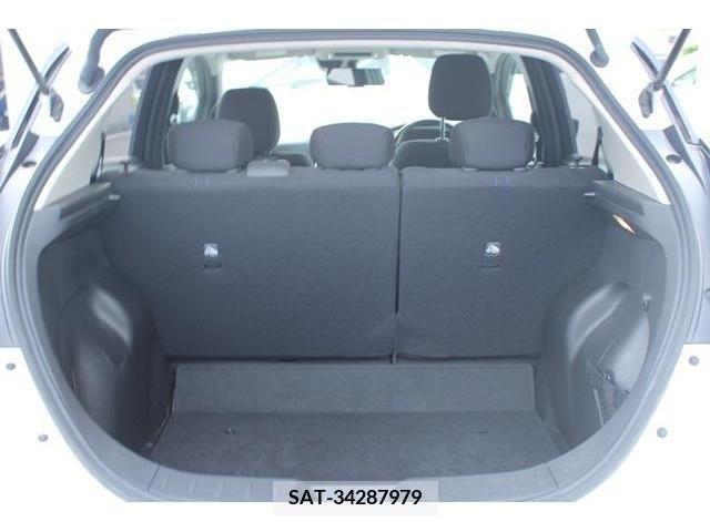 Nissan LEAF 2019-08 324801-17