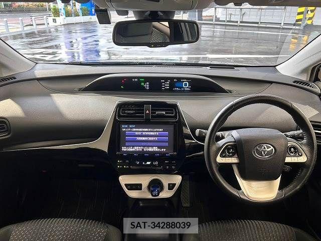 Toyota PRIUS 2017-04 373598-1