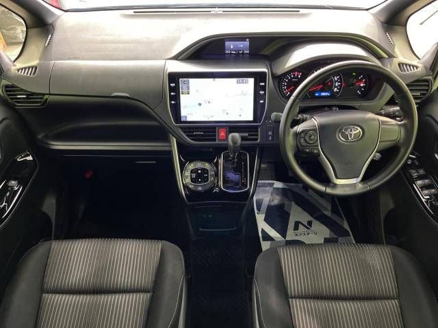 Toyota VOXY 2019-12 187638-1