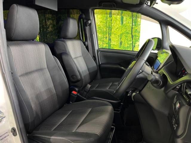Toyota VOXY 2019-12 187638-8
