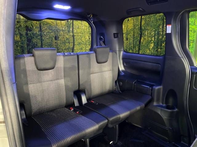 Toyota VOXY 2019-12 187638-10