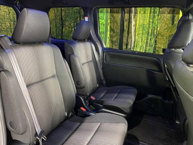 Toyota VOXY 2019-12 187638-9
