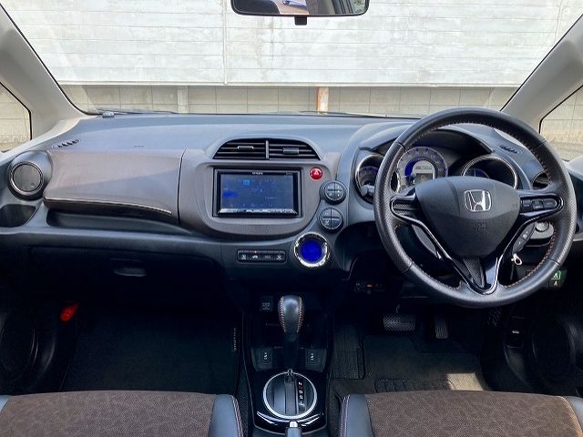 Honda FIT SHUTTLE HYBRID 2014-03 8600-1