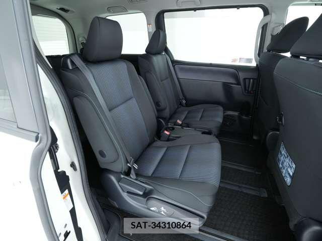 Toyota VOXY 2016-09 331685-6