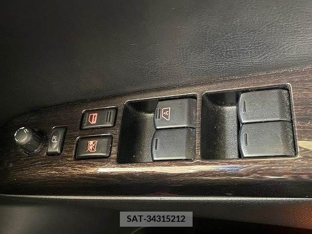 Nissan ELGRAND 2011-03 269554-5