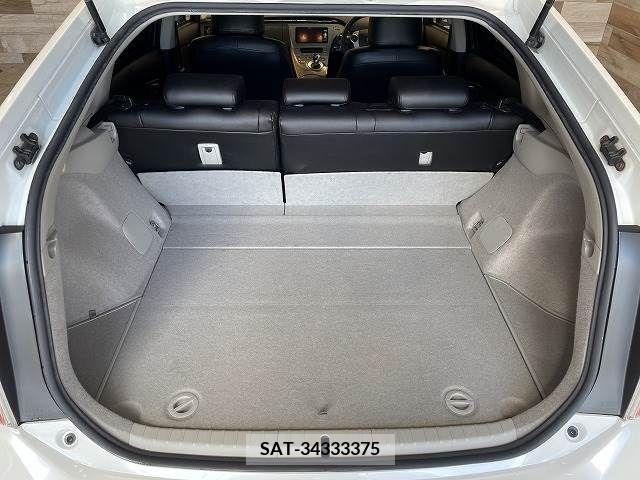Toyota PRIUS 2015-04 235940-19