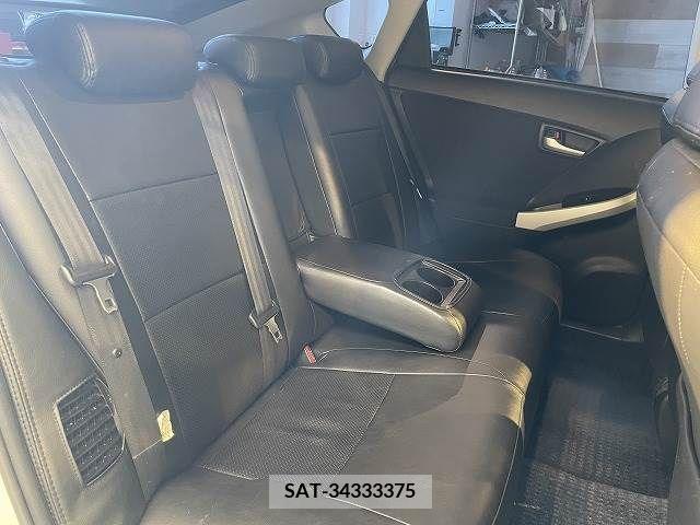 Toyota PRIUS 2015-04 235940-8