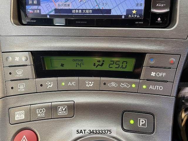 Toyota PRIUS 2015-04 235940-11