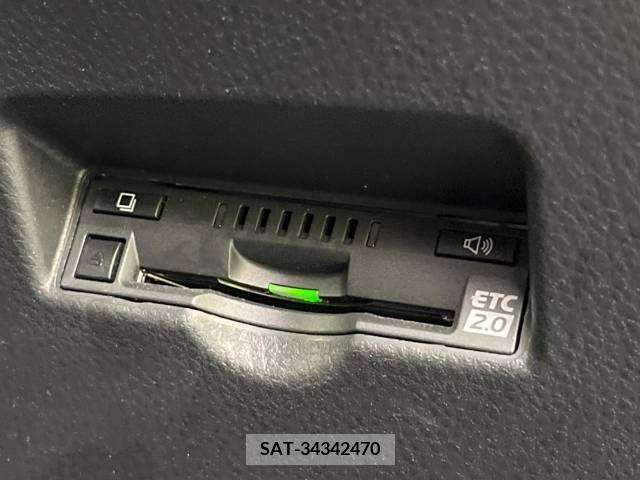 Toyota C-HR 2017-06 223173-13