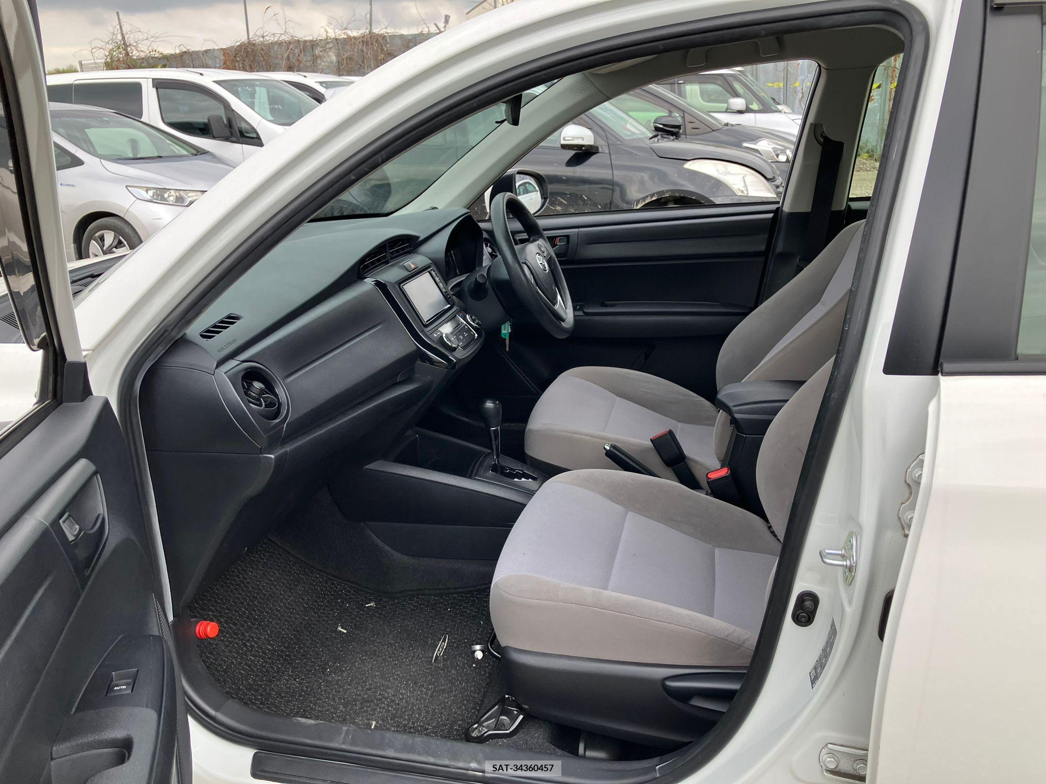 Toyota COROLLA AXIO 2017-03 257764-9
