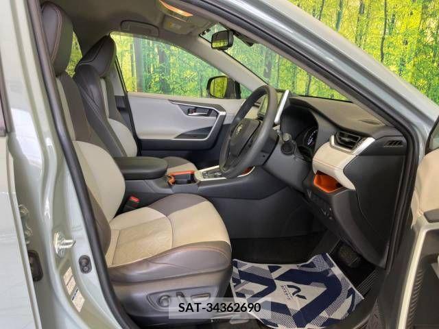 Toyota RAV4 2019-09 235116-9