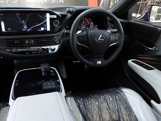 Lexus LS 2023-09 193691-21