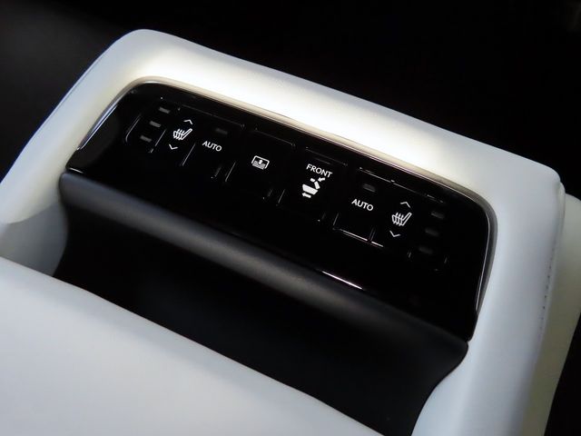 Lexus LS 2023-09 193691-27