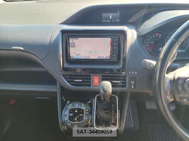 Toyota NOAH 2018-06 218050-8