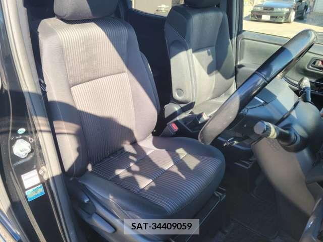 Toyota NOAH 2018-06 218050-7