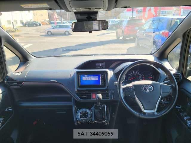 Toyota NOAH 2018-06 218050-2