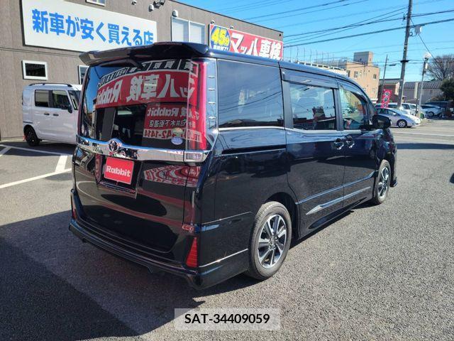 Toyota NOAH 2018-06 218050-1