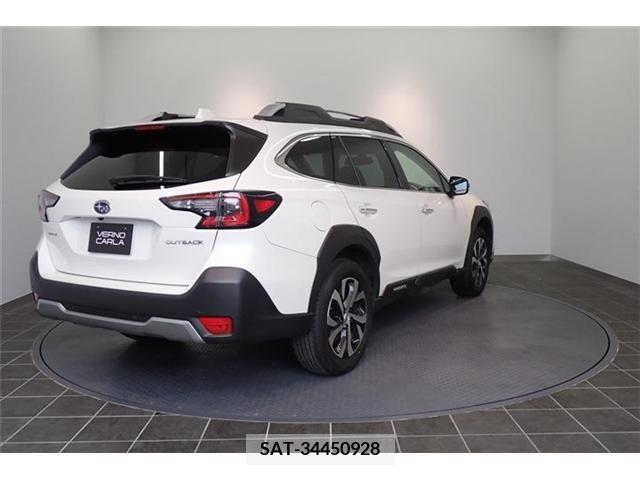 Subaru OUTBACK 2022-02 275989-3
