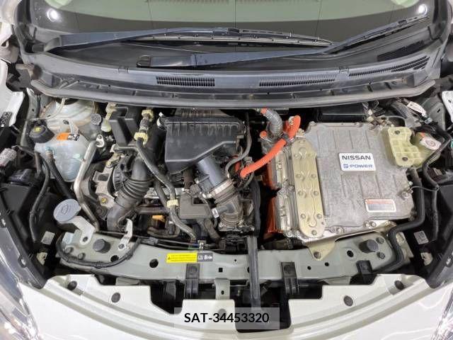 Nissan NOTE 2017-04 329700-17