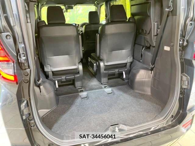 Toyota NOAH 2022-09 365122-11