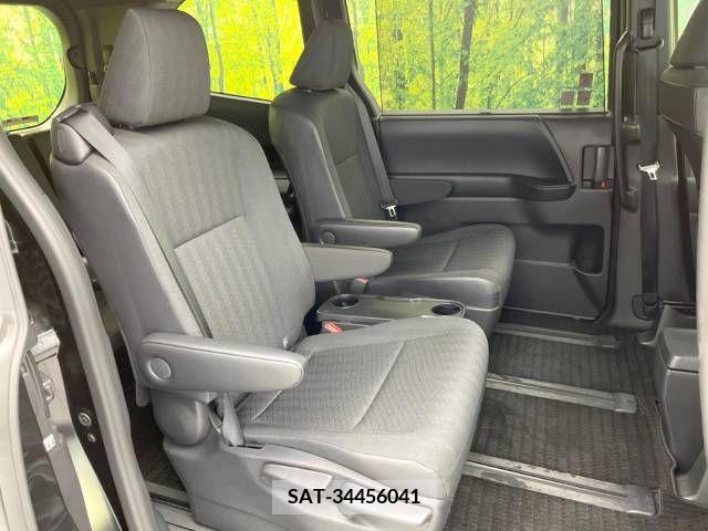 Toyota NOAH 2022-09 365122-9