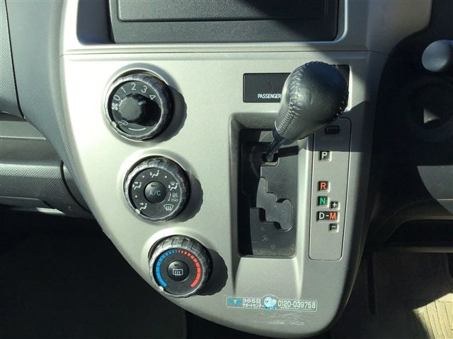 Toyota RACTIS 2010-08 11029-10