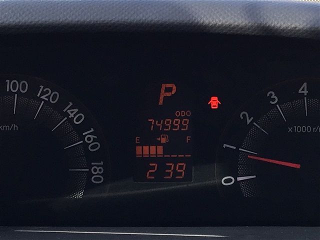 Toyota RACTIS 2010-08 11029-27