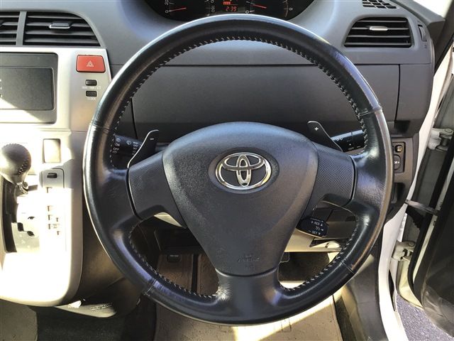 Toyota RACTIS 2010-08 11029-9