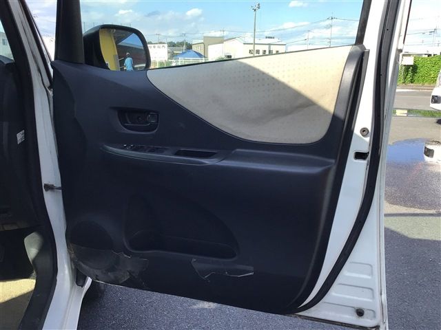 Toyota RACTIS 2010-08 11029-25