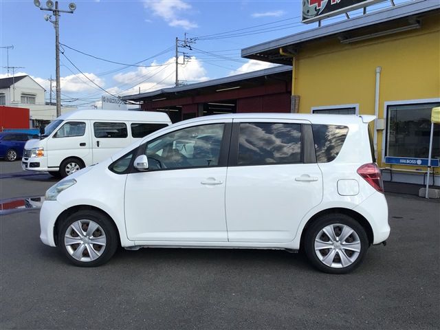 Toyota RACTIS 2010-08 11029-7