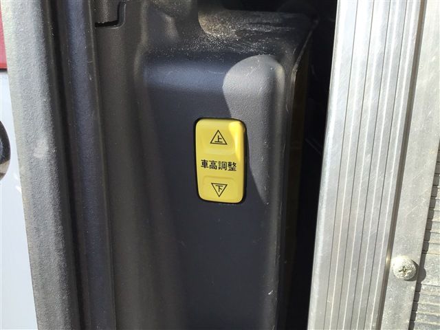 Toyota RACTIS 2010-08 11029-23