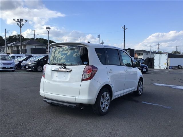 Toyota RACTIS 2010-08 11029-5