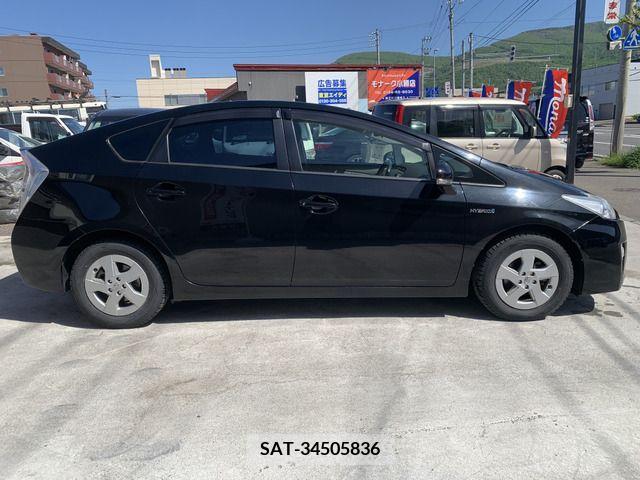 Toyota PRIUS 2010-11 377924-3