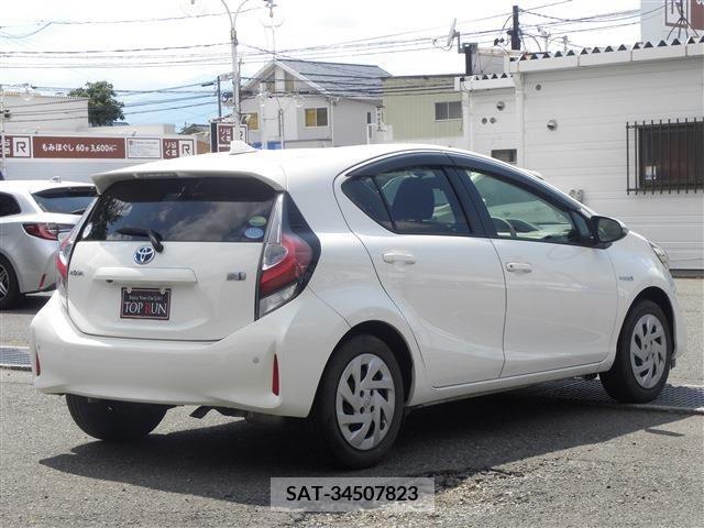 Toyota AQUA 2019-07 356329-7