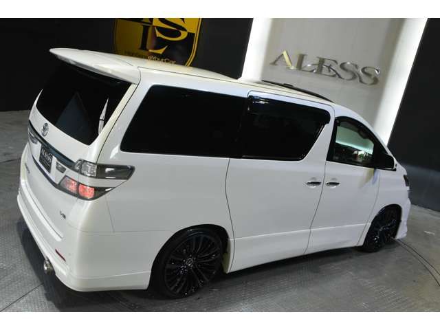Toyota VELLFIRE 2013-02 12826-1