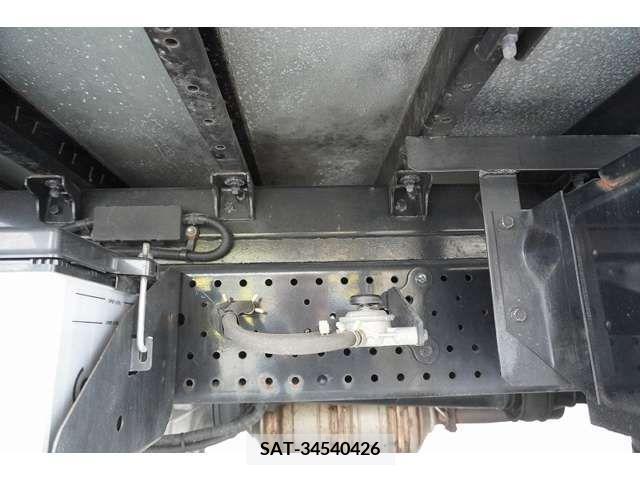 Isuzu ELF TRUCK 2017-10 211981-12
