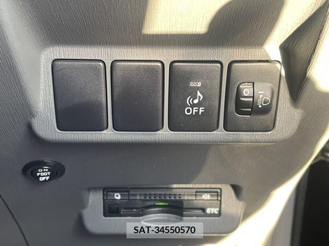 Toyota PRIUS ALPHA 2014-09 223179-16