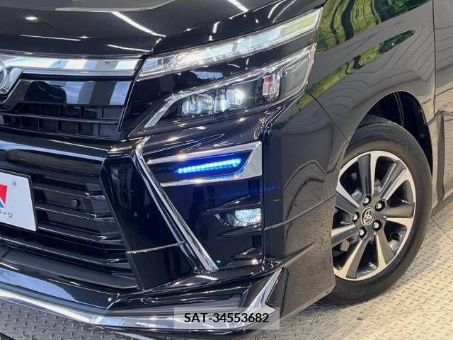 Toyota VOXY 2019-08 332621-12