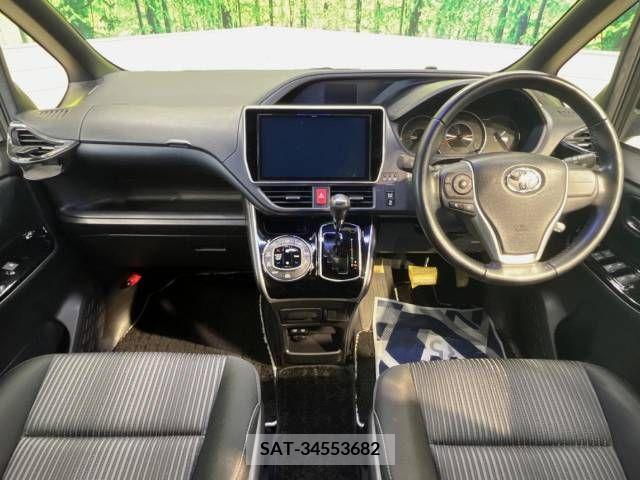 Toyota VOXY 2019-08 332621-1
